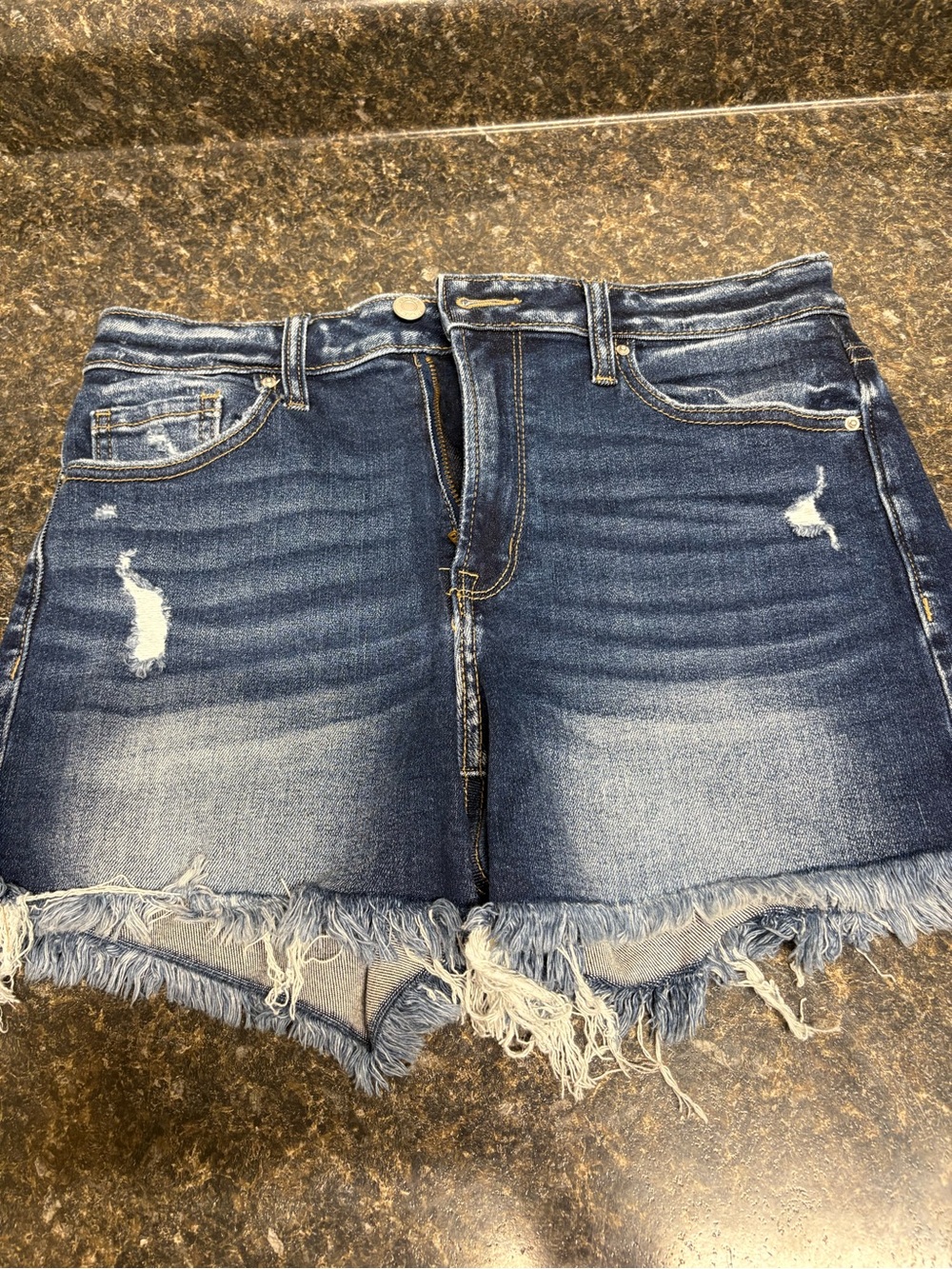 New without tags womens zenana jean short. Size medium. Stretchy.